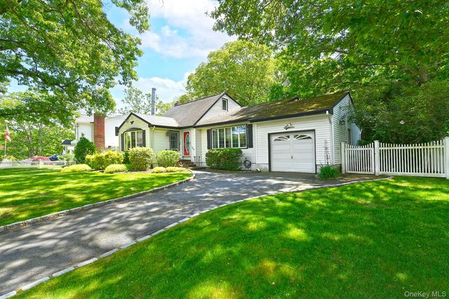 18 Homeland Drive, Huntington, NY 11743