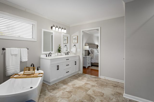 202 Woodfield Ct, Florence, AL 35630