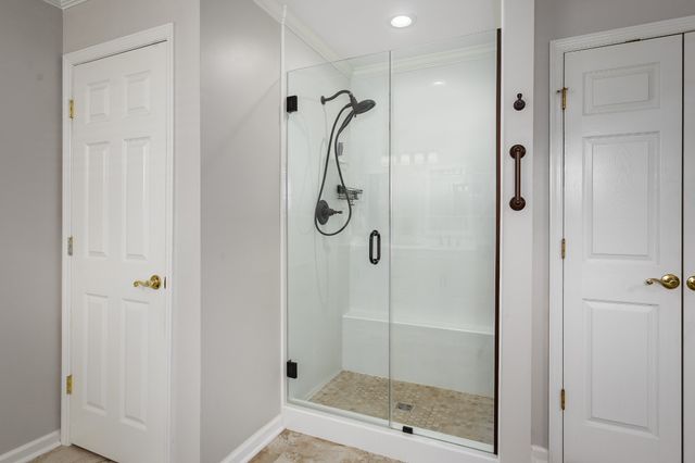 202 Woodfield Ct, Florence, AL 35630