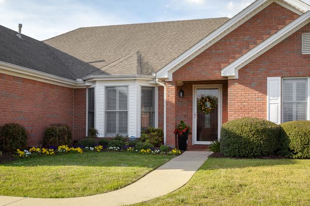 202 Woodfield Ct, Florence, AL 35630