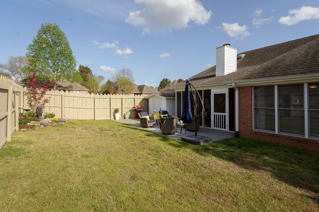 202 Woodfield Ct, Florence, AL 35630
