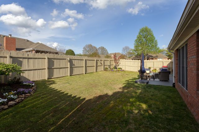 202 Woodfield Ct, Florence, AL 35630