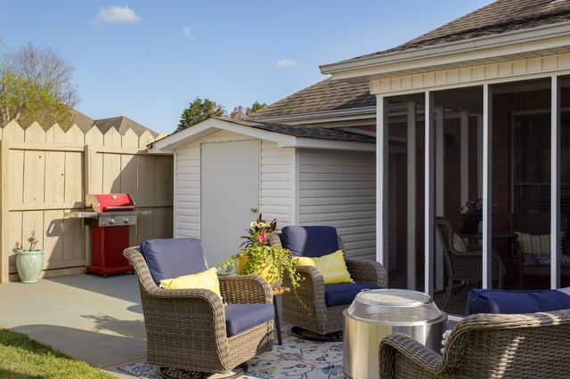 202 Woodfield Ct, Florence, AL 35630