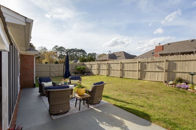 202 Woodfield Ct, Florence, AL 35630