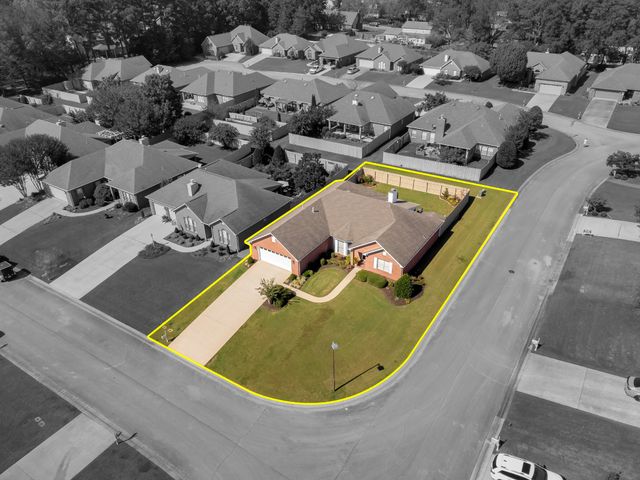 202 Woodfield Ct, Florence, AL 35630