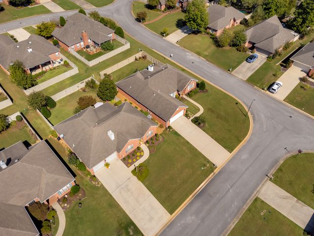 202 Woodfield Ct, Florence, AL 35630