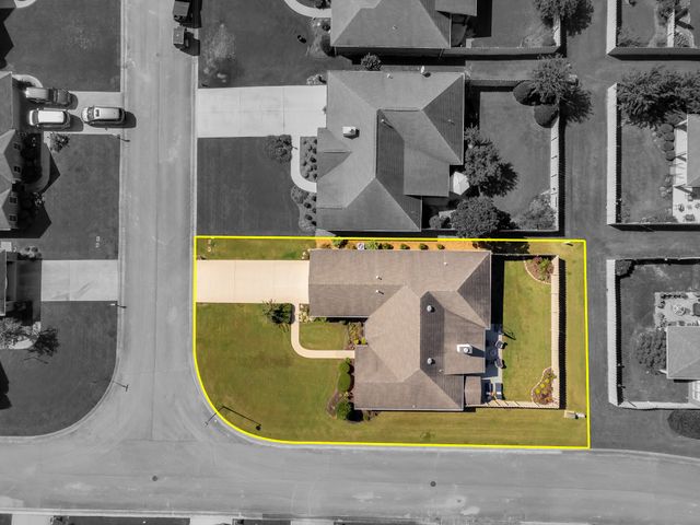 202 Woodfield Ct, Florence, AL 35630