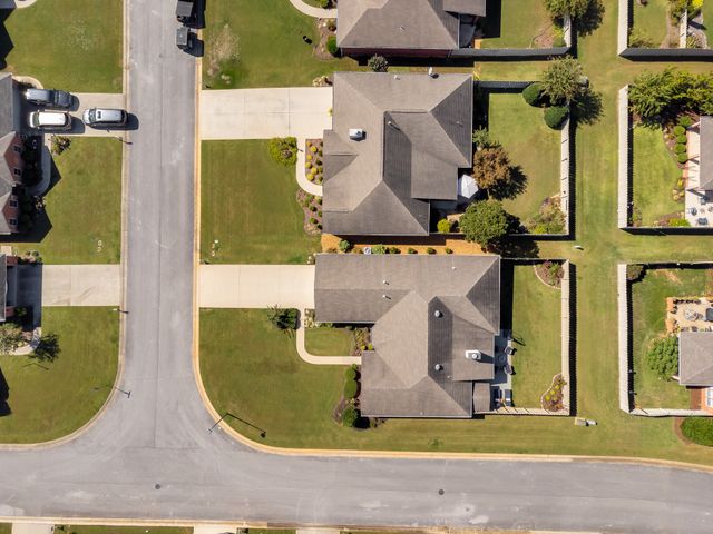 202 Woodfield Ct, Florence, AL 35630