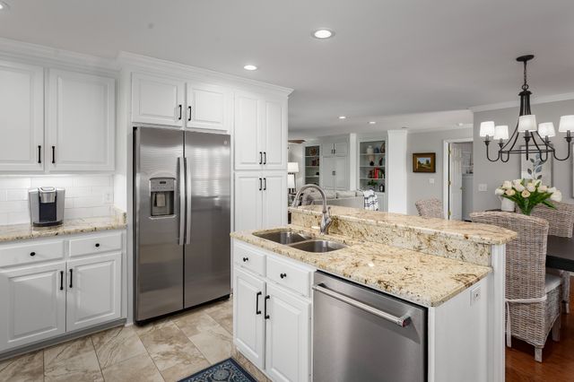 202 Woodfield Ct, Florence, AL 35630