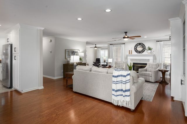 202 Woodfield Ct, Florence, AL 35630