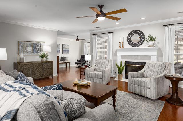 202 Woodfield Ct, Florence, AL 35630