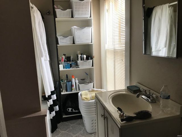 517 519 521 523 525 Lww Street, Mishawaka, IN 46544