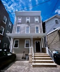 148 Garside St, Newark City, NJ 07104