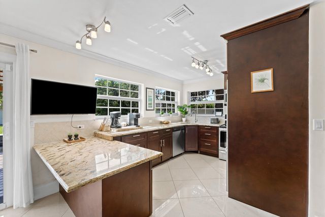 1638 NE 3rd Avenue, Delray Beach, FL 33444