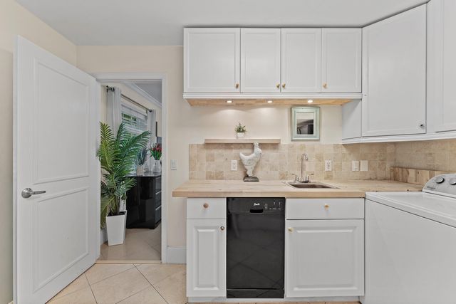 1638 NE 3rd Avenue, Delray Beach, FL 33444