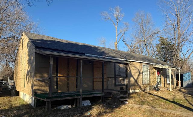 3933 E Ross Pkwy, Wichita, KS 67210