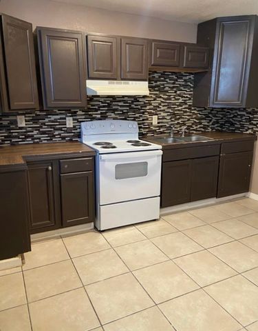 3933 E Ross Pkwy, Wichita, KS 67210