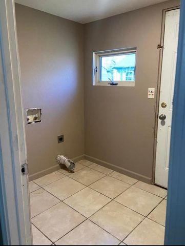 3933 E Ross Pkwy, Wichita, KS 67210