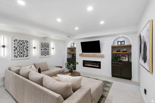 6782 W LEANDER DR, South Jordan, UT 84009