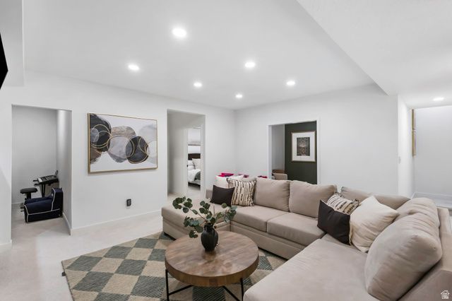 6782 W LEANDER DR, South Jordan, UT 84009