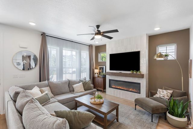 6782 W LEANDER DR, South Jordan, UT 84009