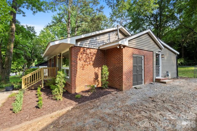 3840 Colebrook Road, Charlotte, NC 28215