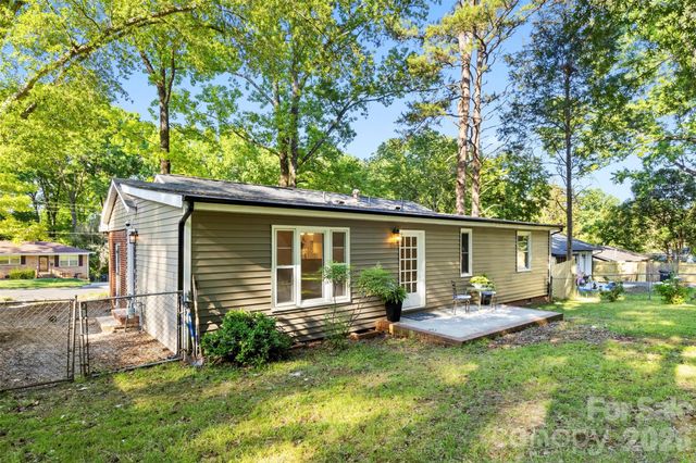 3840 Colebrook Road, Charlotte, NC 28215