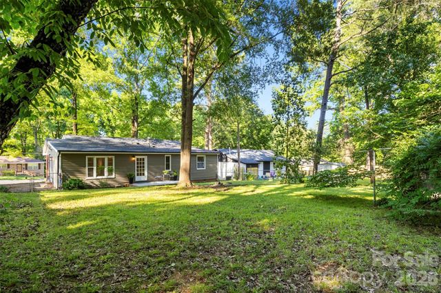 3840 Colebrook Road, Charlotte, NC 28215