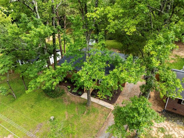 3840 Colebrook Road, Charlotte, NC 28215