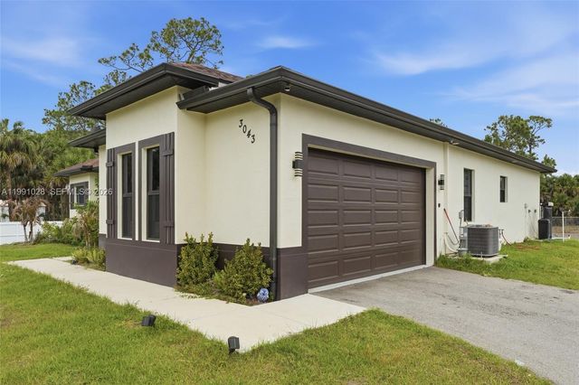 3043 18, Naples, FL 34120