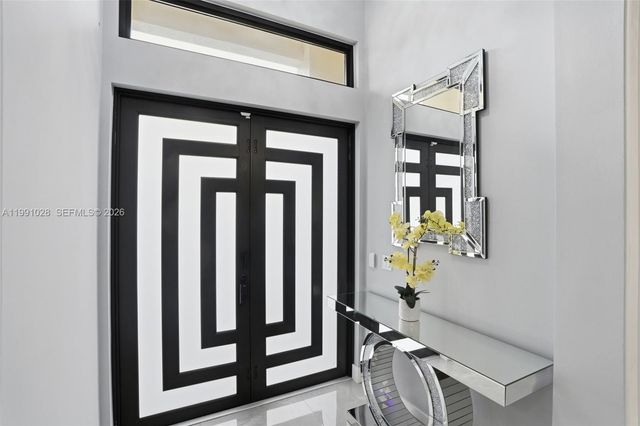 3043 18, Naples, FL 34120