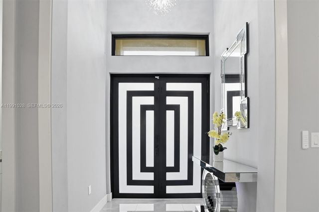 3043 18, Naples, FL 34120