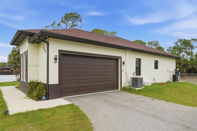 3043 18, Naples, FL 34120