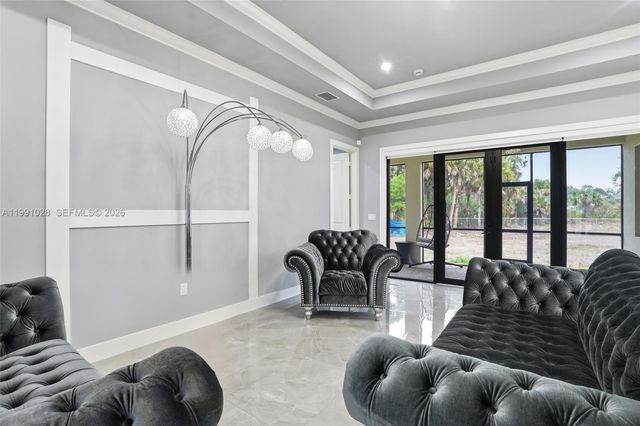 3043 18, Naples, FL 34120