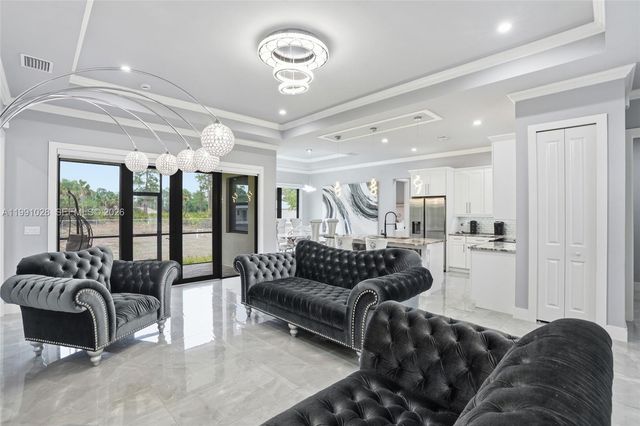 3043 18, Naples, FL 34120