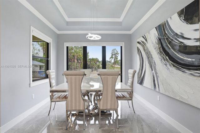 3043 18, Naples, FL 34120