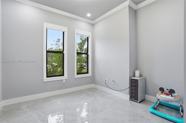 3043 18, Naples, FL 34120