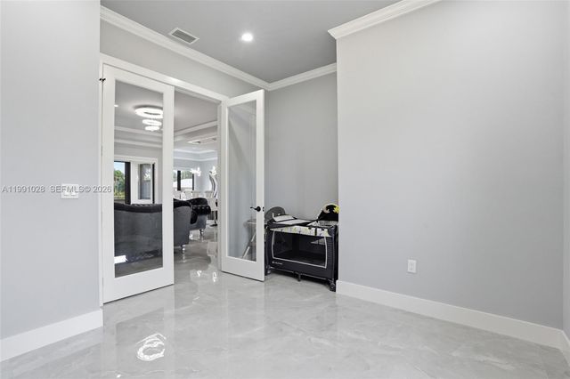 3043 18, Naples, FL 34120