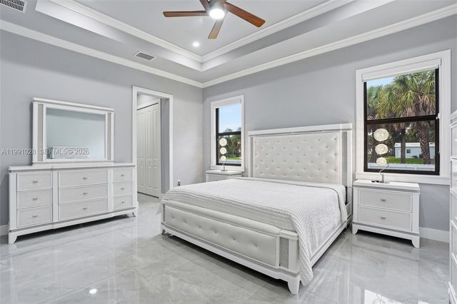 3043 18, Naples, FL 34120