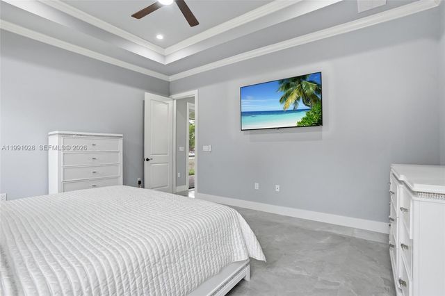 3043 18, Naples, FL 34120