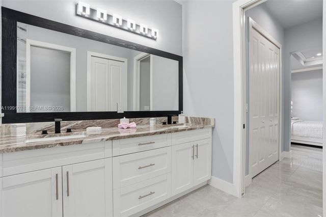 3043 18, Naples, FL 34120