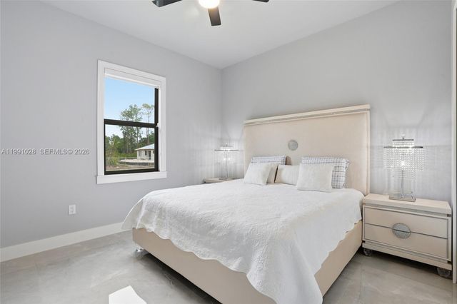 3043 18, Naples, FL 34120