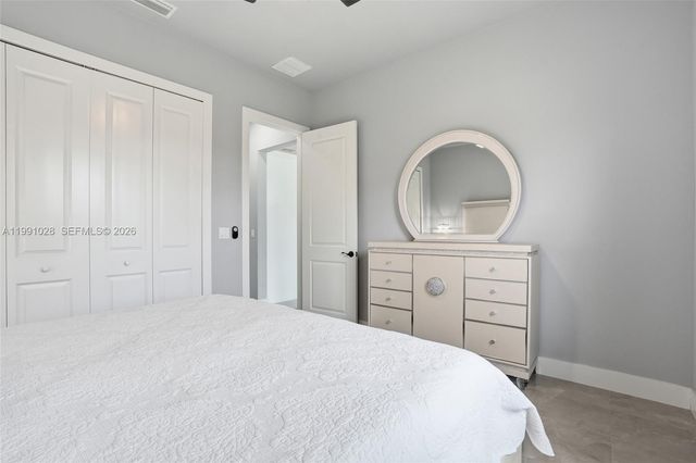 3043 18, Naples, FL 34120