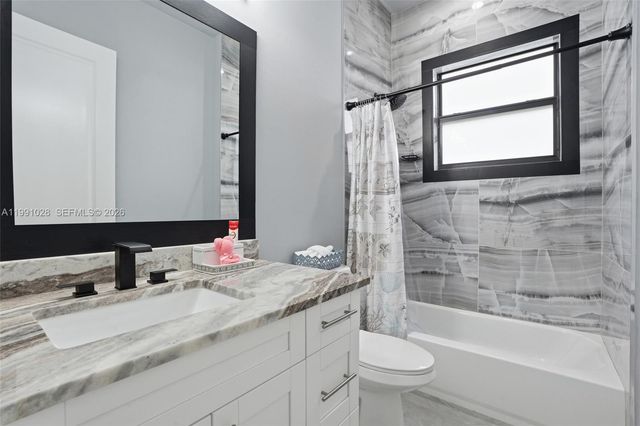 3043 18, Naples, FL 34120