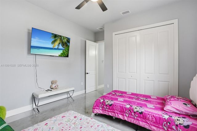 3043 18, Naples, FL 34120