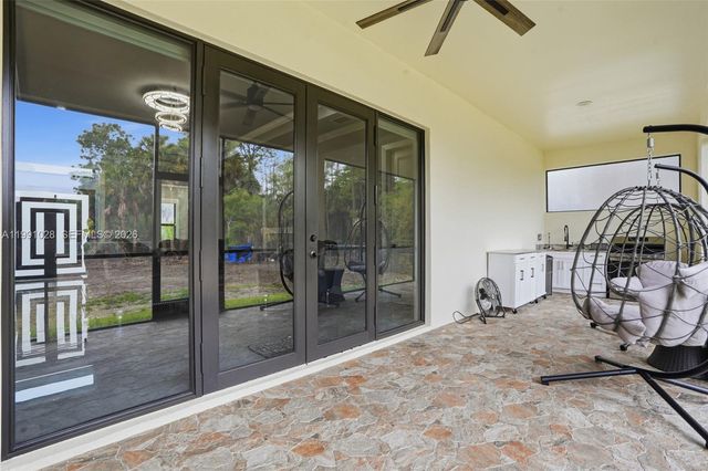 3043 18, Naples, FL 34120