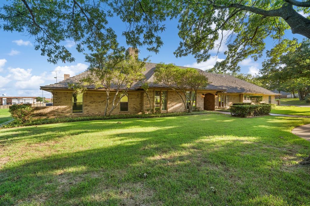 8920 Martin Drive, North Richland Hills, TX 76182