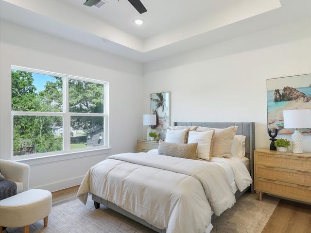 1911 Dewalt St, Houston, TX 77088