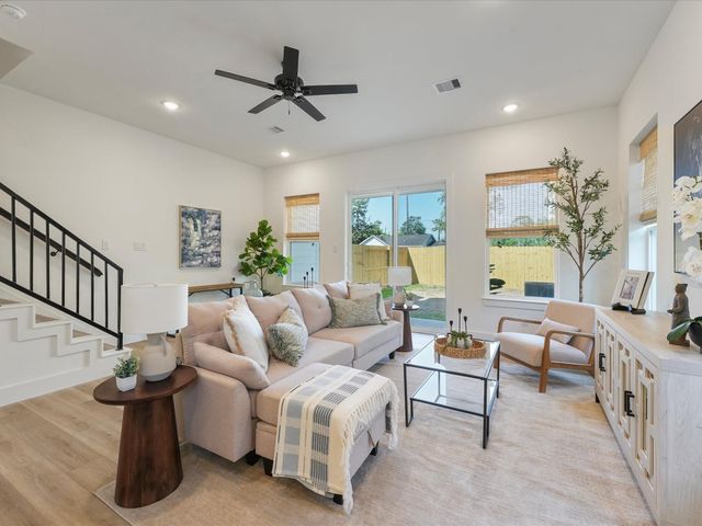 1911 Dewalt St, Houston, TX 77088