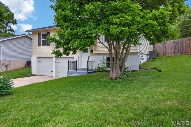 6 Oak Forest Drive, St Peters, MO 63376